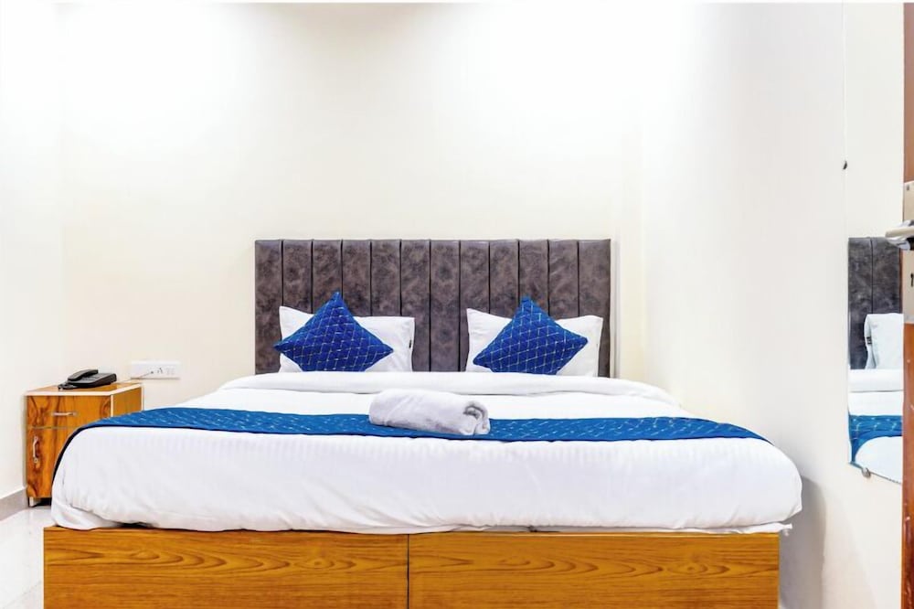 Deluxe Room - Photo 4