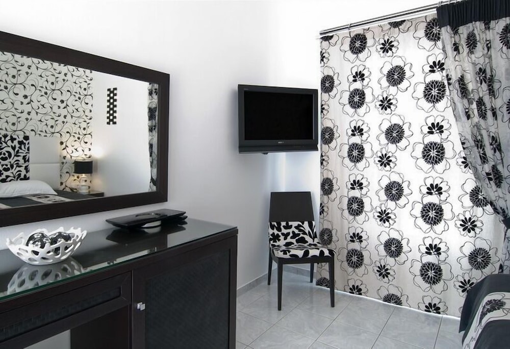 Deluxe Twin Room, Multiple Beds - Photo 2