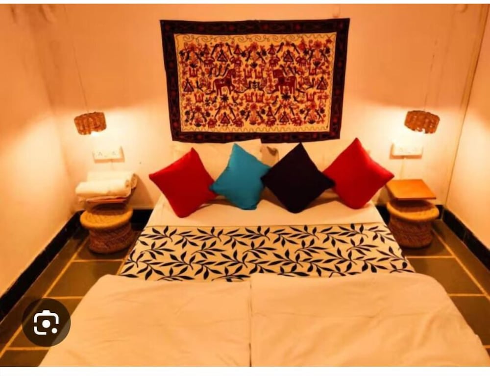 Deluxe Private AC Double Room with Shared Bathroom photo 1