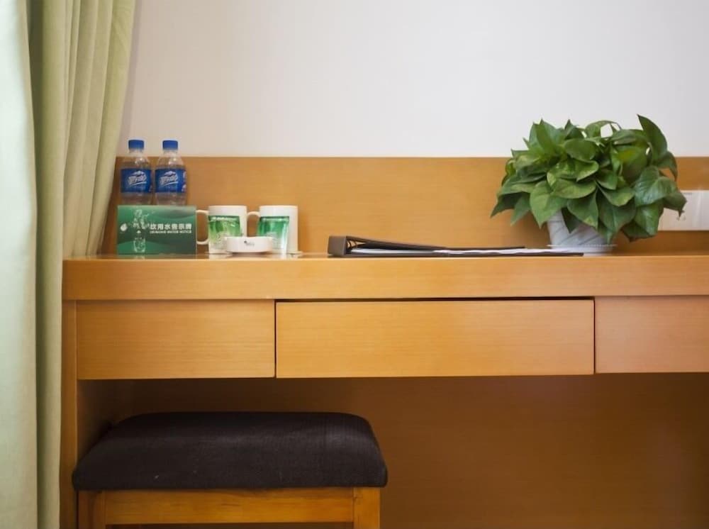Deluxe King Room photo 1
