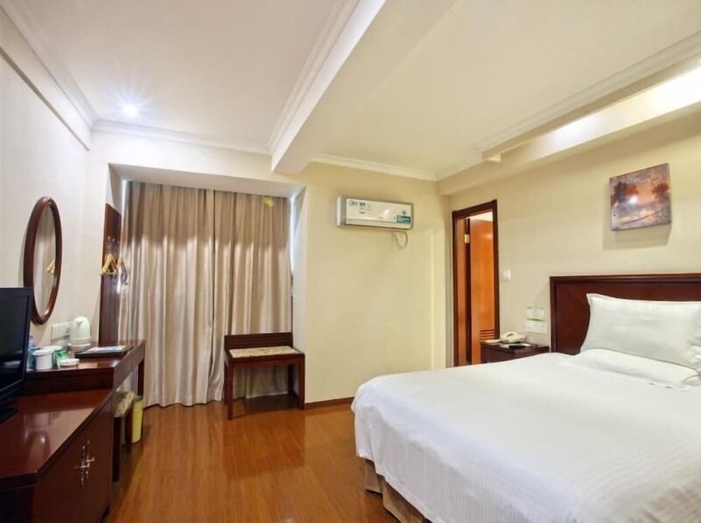 Standard Room, 1 Queen Bed