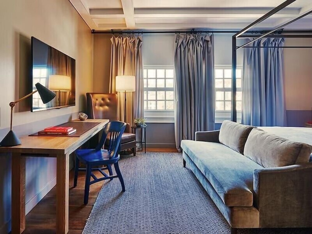 Loft, 1 King Bed, Mobility Accessible (Loft)