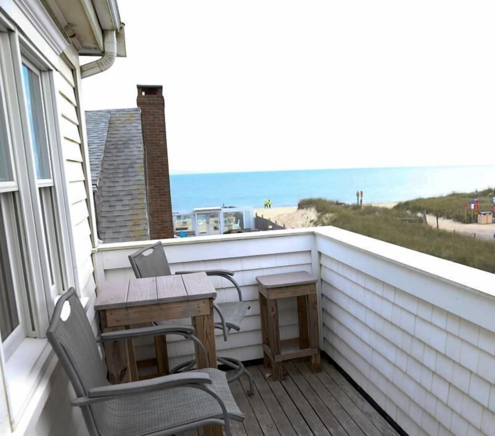 Premium Suite, 2 Queen Beds with Double Sofa Bed, Private bathroom, Partial Ocean View, 2 Bedrooms