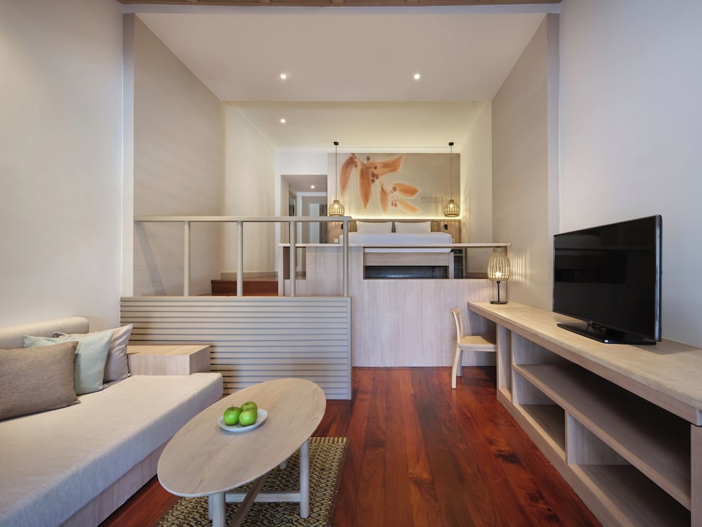 Seaview Hillside Suite