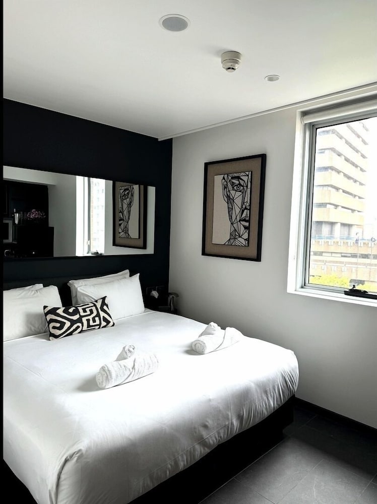 Basic Studio Suite, City View photo 1