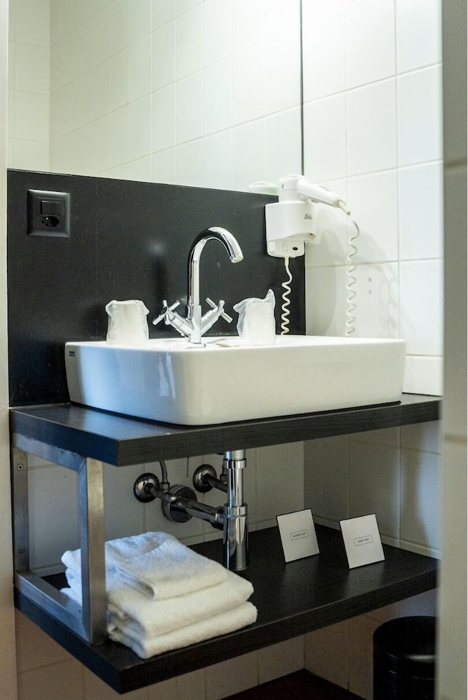 Standard Room - Photo 9
