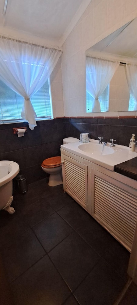 Executive Double Room, 1 King Bed, Garden View photo 3