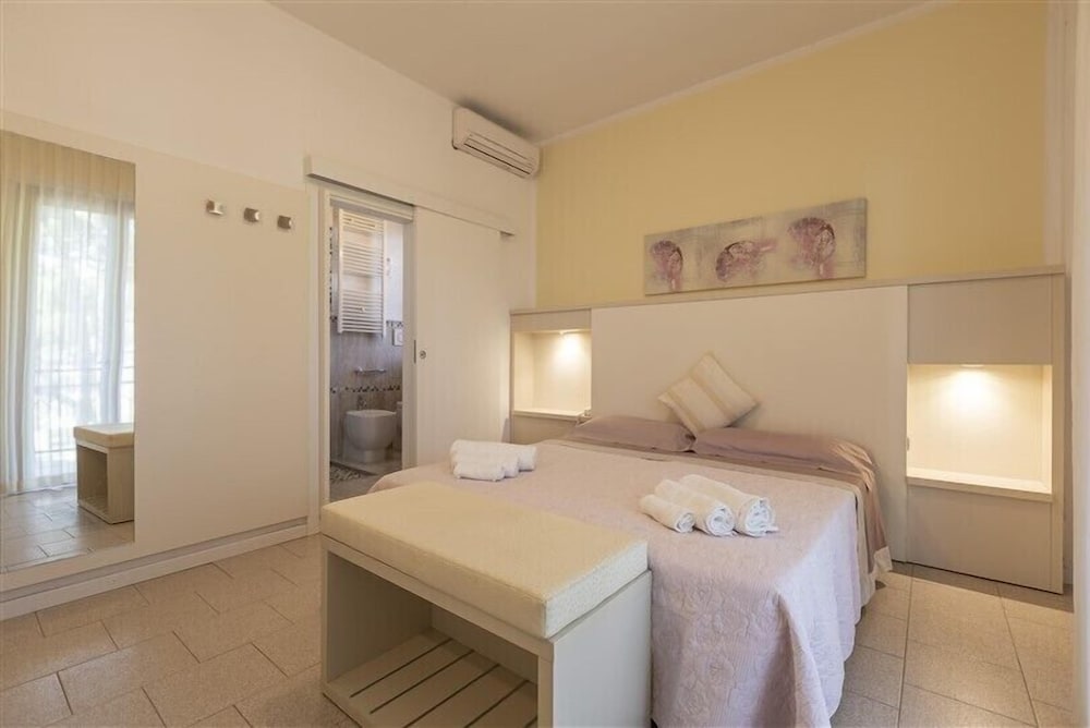 Deluxe Double or Twin Room, Balcony, Garden View