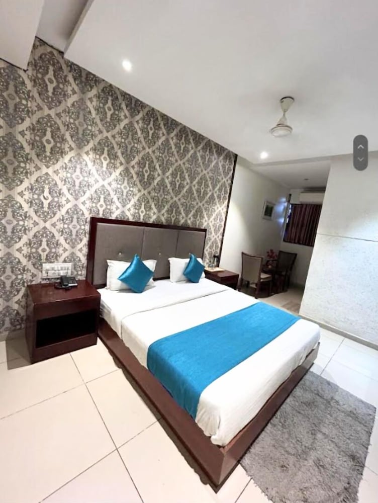 Deluxe Room - Photo 7
