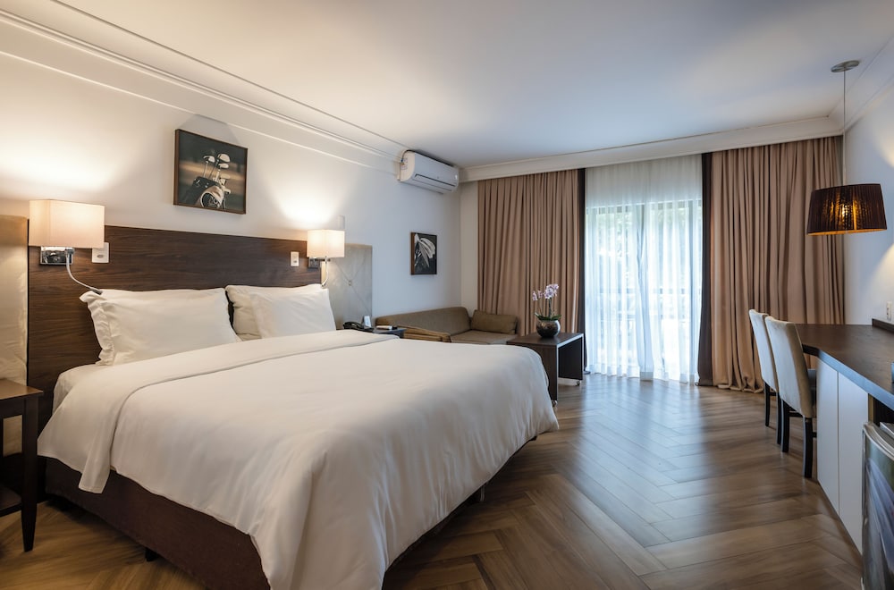 Premier Room, 2 Queen Beds thumbnail 5