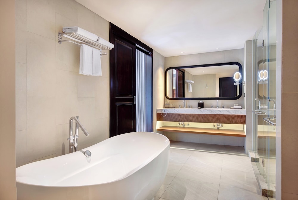 Executive Suite, 1 King Bed - Photo 10