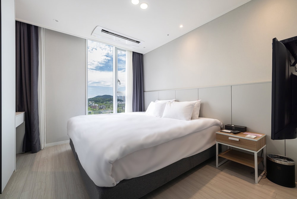 Standard King (City View) - Photo 1