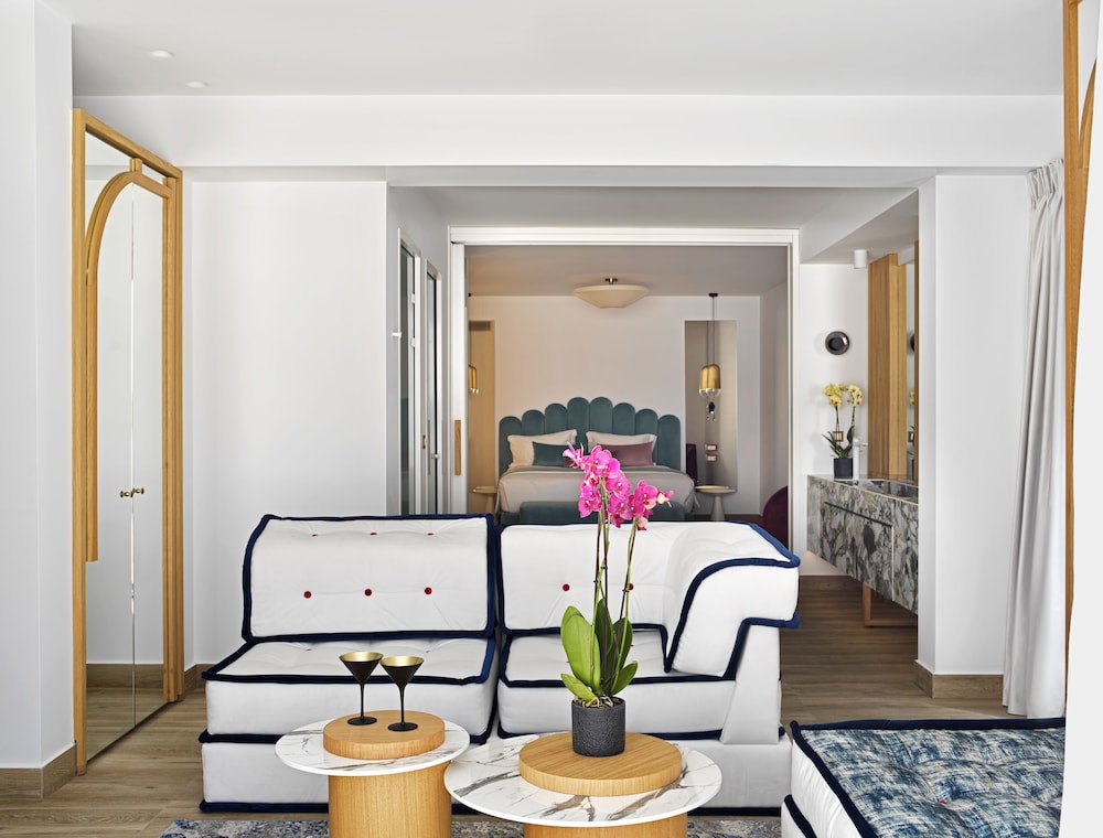 Senior Suite with Inner Courtyard View & Plunge Pool - Photo 13