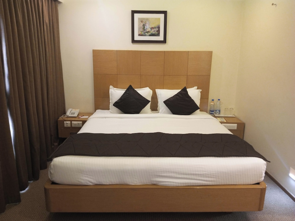 Club Single Room - Photo 1