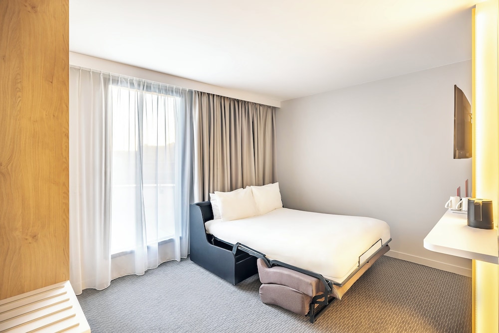 Standard Room, Multiple Beds (Free Breakfast) photo 2