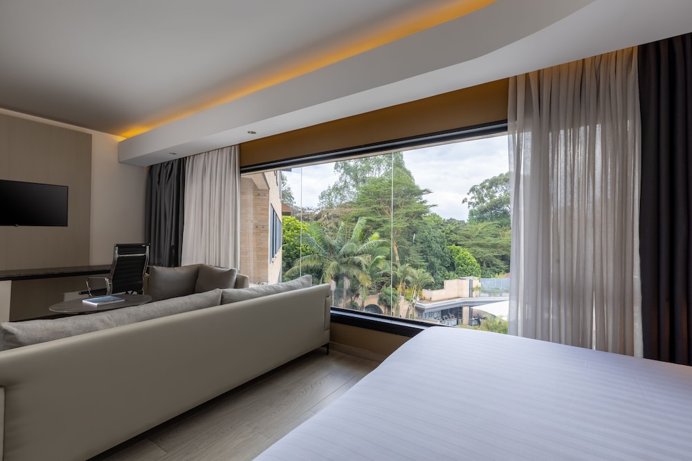 Standard Suite, 1 King Bed (Junior Suite) photo 2
