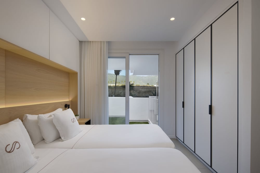 Deluxe Suite, 2 Bedrooms, Private Pool thumbnail 5