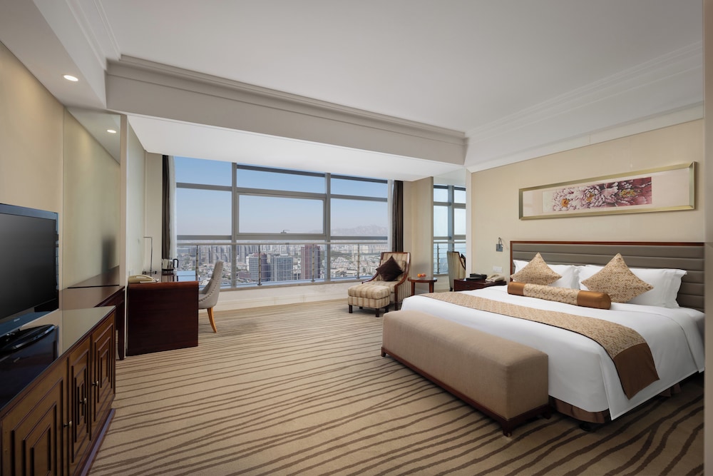 Deluxe King Bed Room City View
