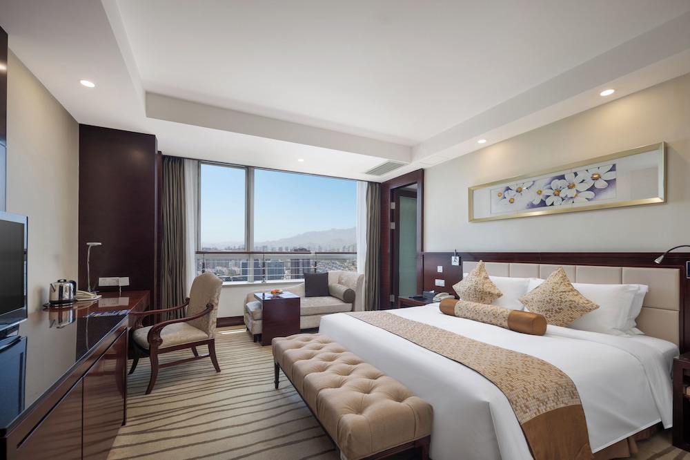 Superior King Bed Room City View