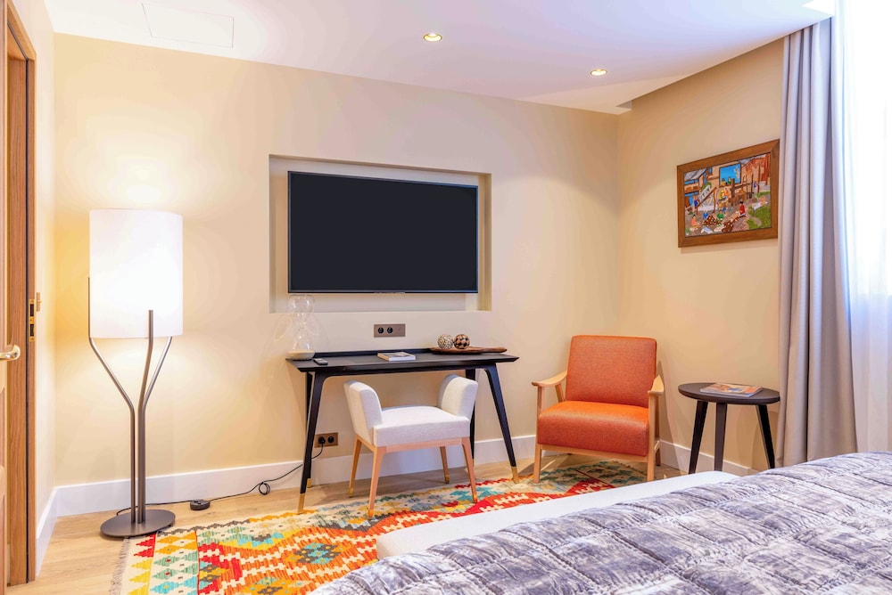 Suite - Photo 2