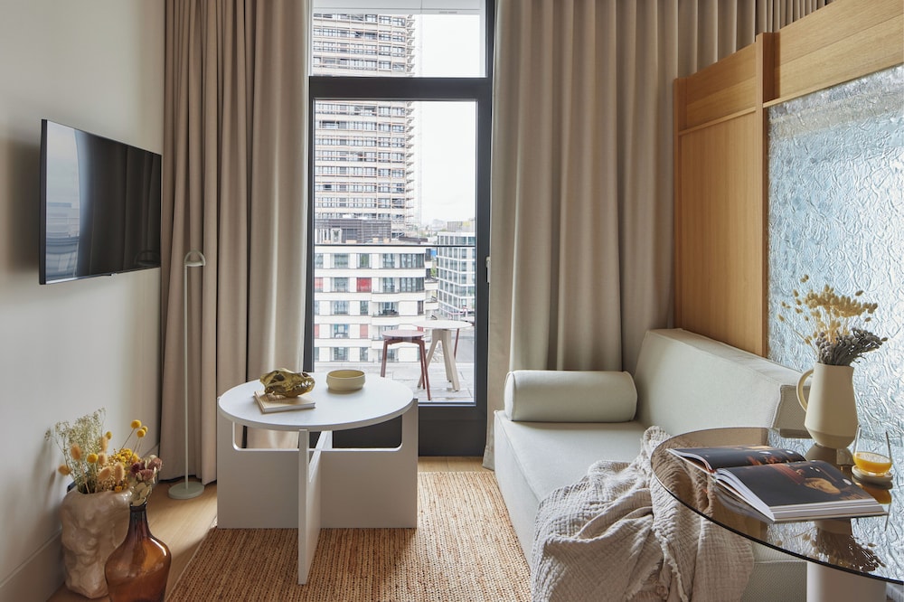 City Suite, City View