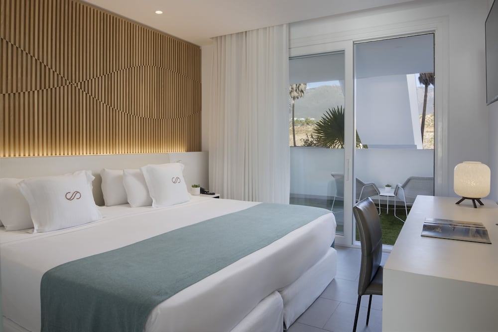 Deluxe Suite, 2 Bedrooms, Private Pool thumbnail 6