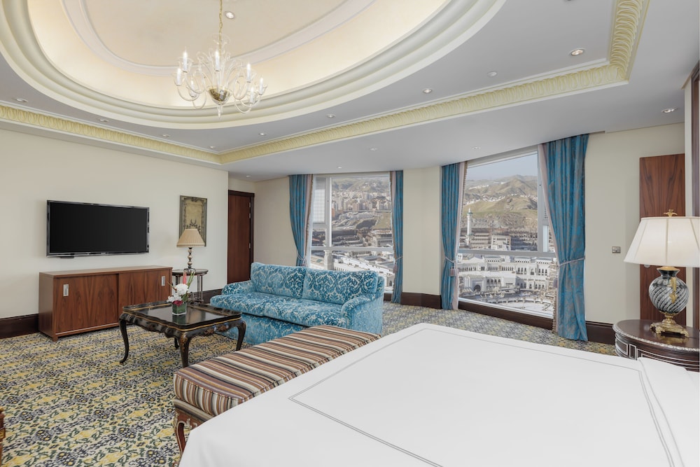 Royal Suite (Kaaba View) thumbnail 5