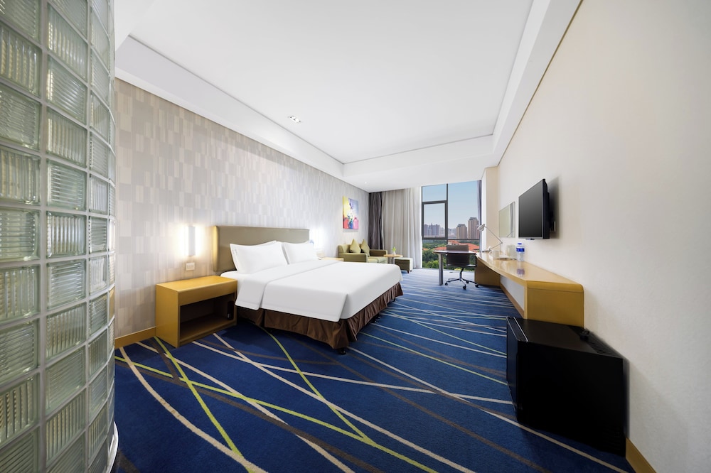 Standard Room, 1 King Bed, Smoking photo 2