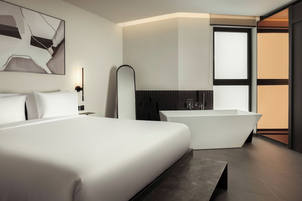Deluxe Double Room with Bathtub