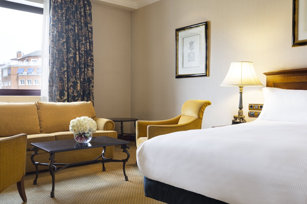 Junior Suite, 1 King Bed (Castellana View, Club Lounge Access)