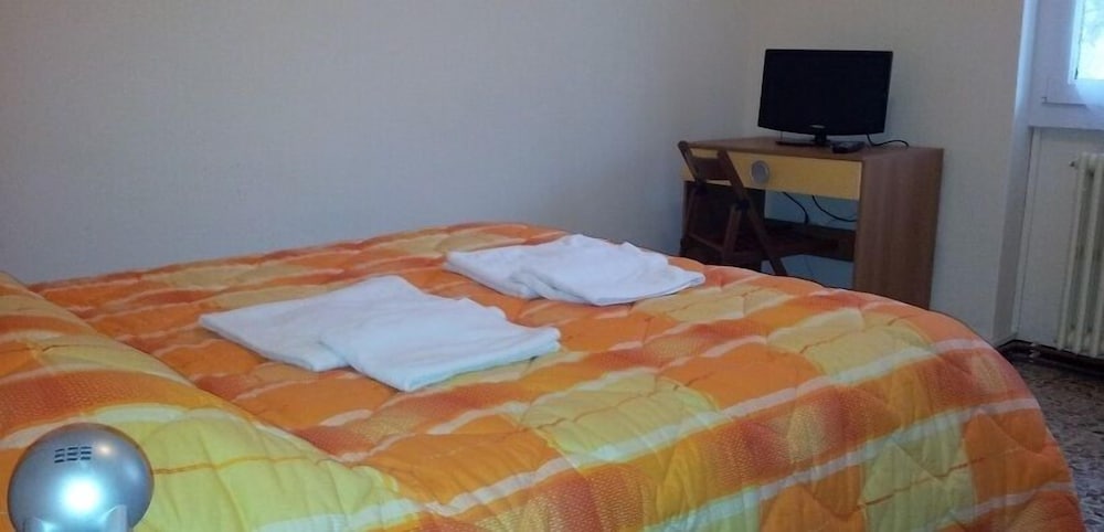 Double or Twin Room photo 3