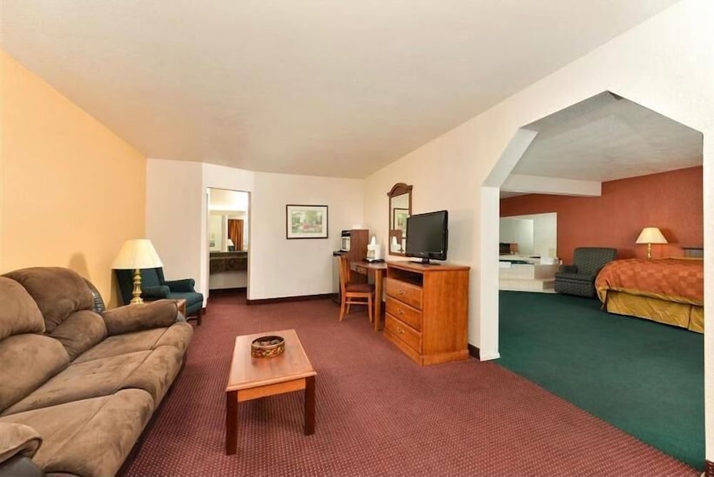 Standard Room, 1 King Bed, Non Smoking, Jetted Tub