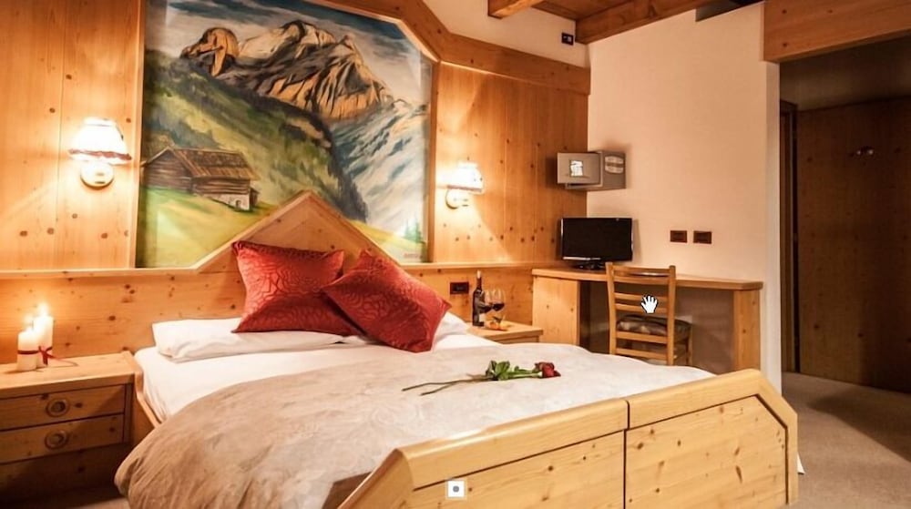 Junior Suite (access to Spa and Panoramic Pool)