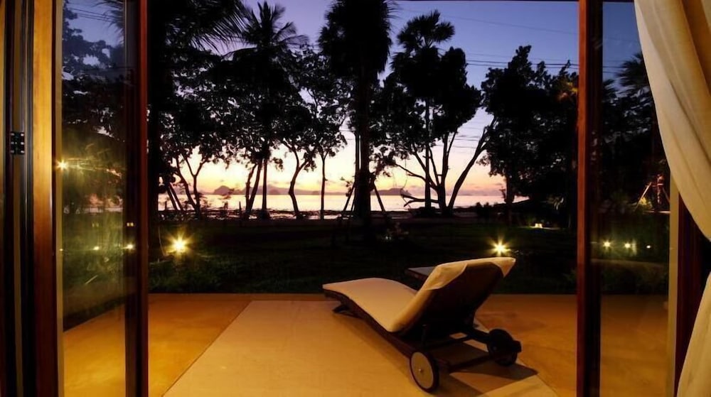 Deluxe Villa, 1 King Bed, Sea View, Sea Facing photo 2