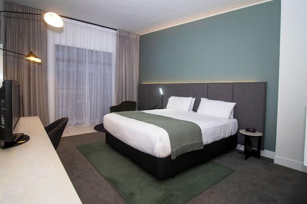 Superior Room, 1 Queen Bed, Garden View