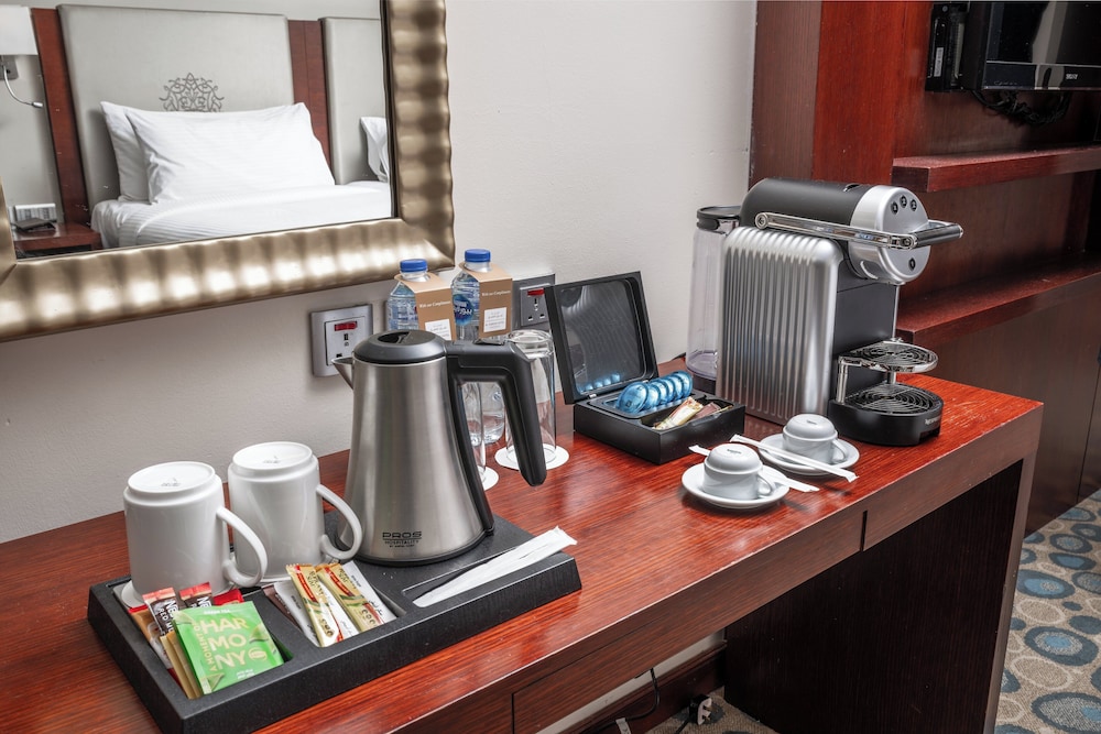 Classic Twin Room, City View - Photo 3