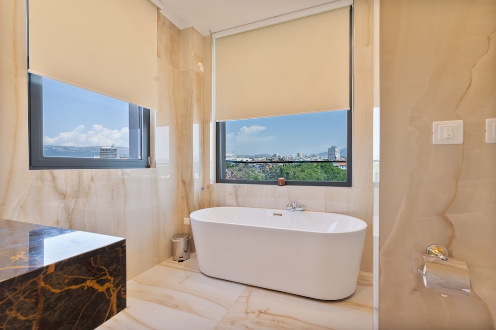 Royal Penthouse photo 2