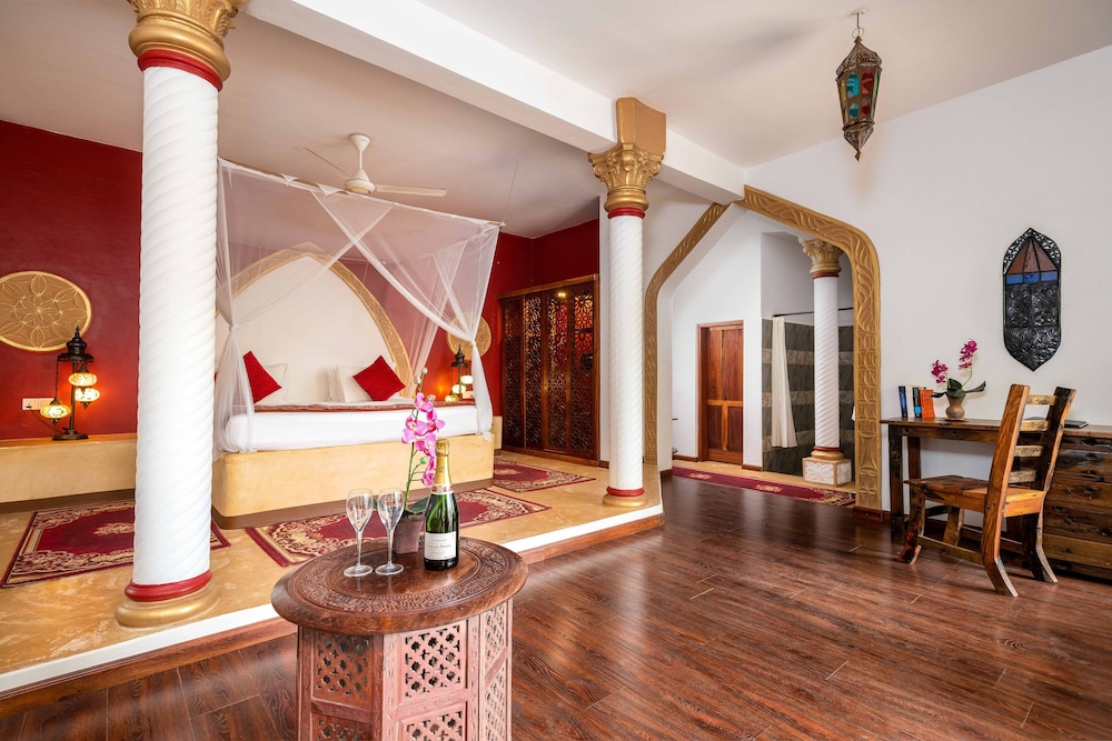 Luxury Triple Room, Kitchen, Pool View