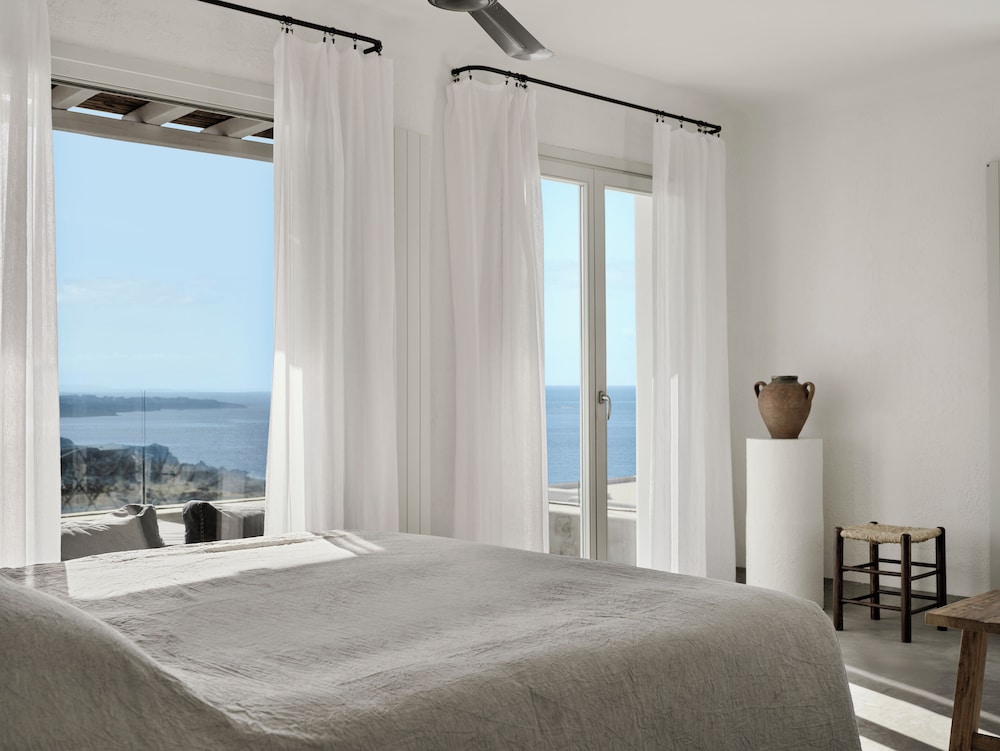 Honeymoon Sunset & Sea View Suite with Heated Plunge Pool thumbnail 6