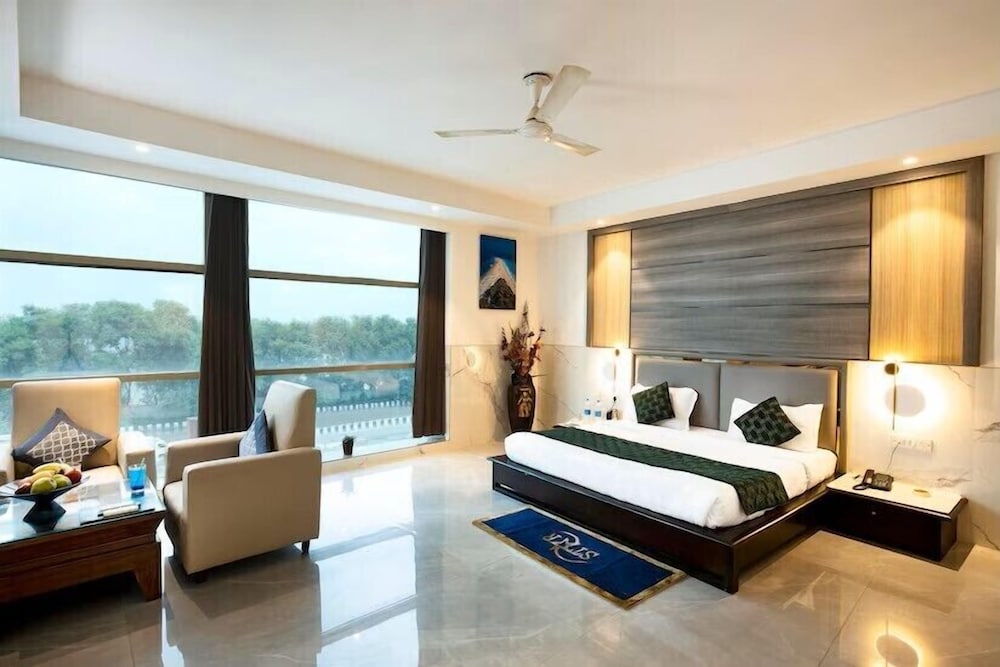 Premium Suite - Photo 4