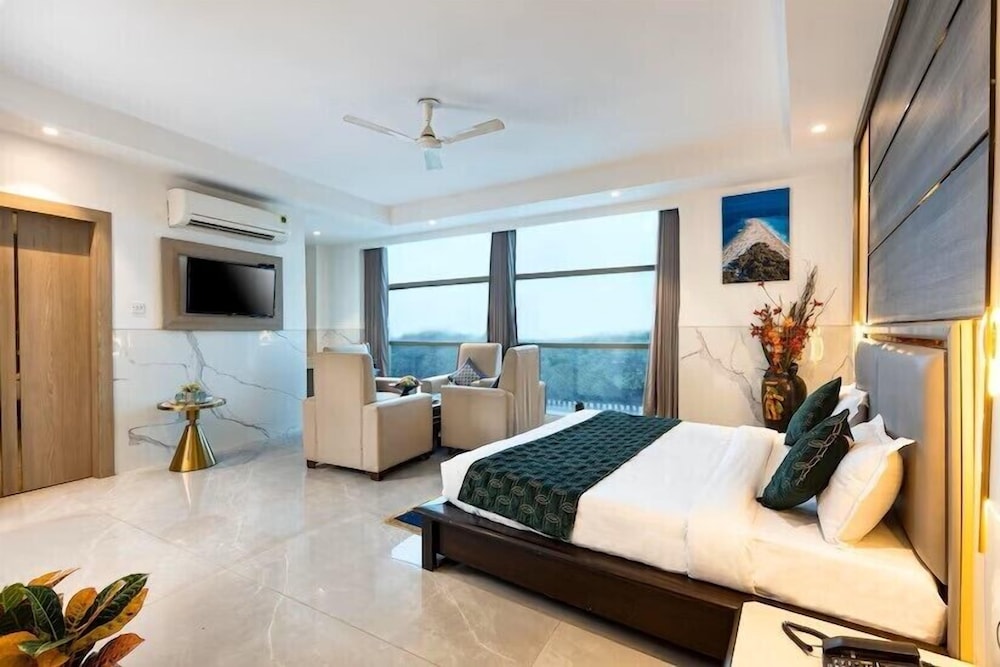 Premium Suite - Photo 2