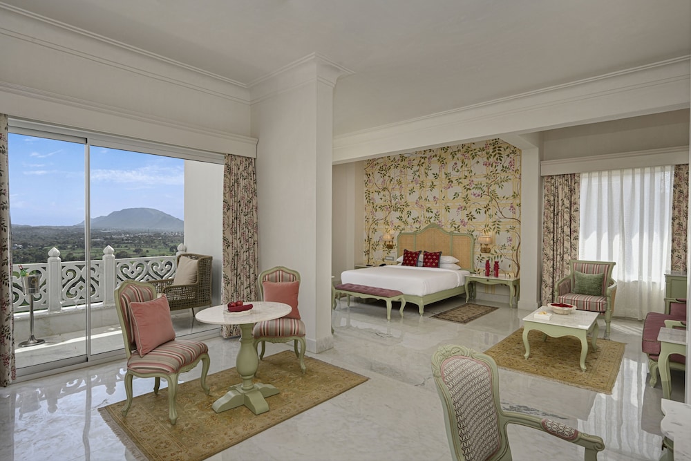 Suite, Balcony, Hill View