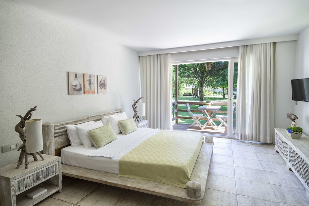 Deluxe Room with River & Forest View