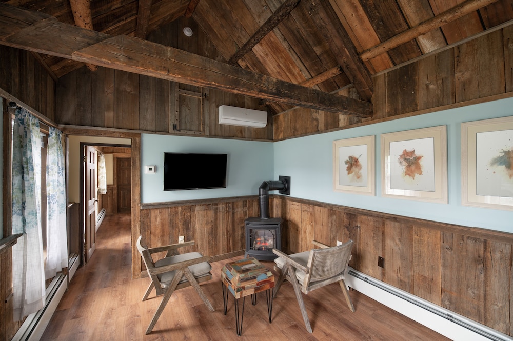 Sugar House Cottage, 1 Bedroom, 1 King Bed photo 3