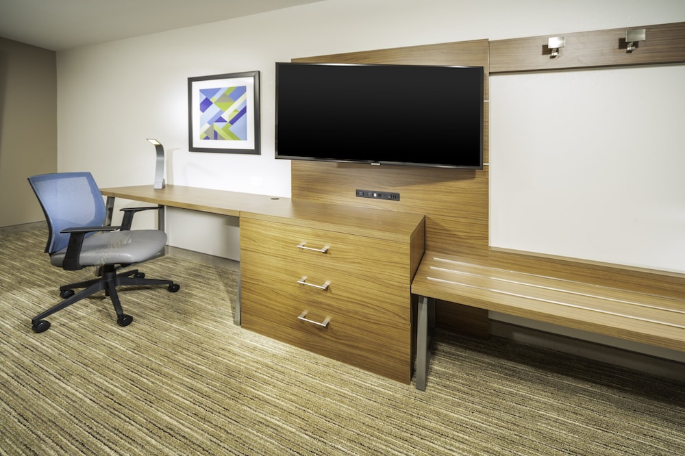 Standard Room, 2 Queen Beds, Accessible Bathtub (Mobility) - Photo 2