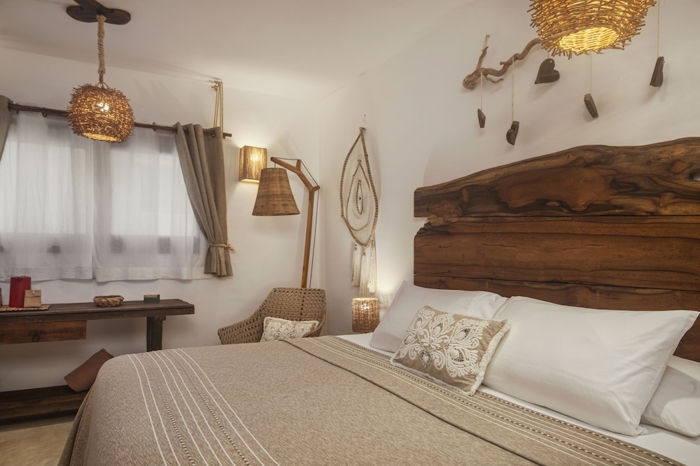 Deluxe Room - Photo 18