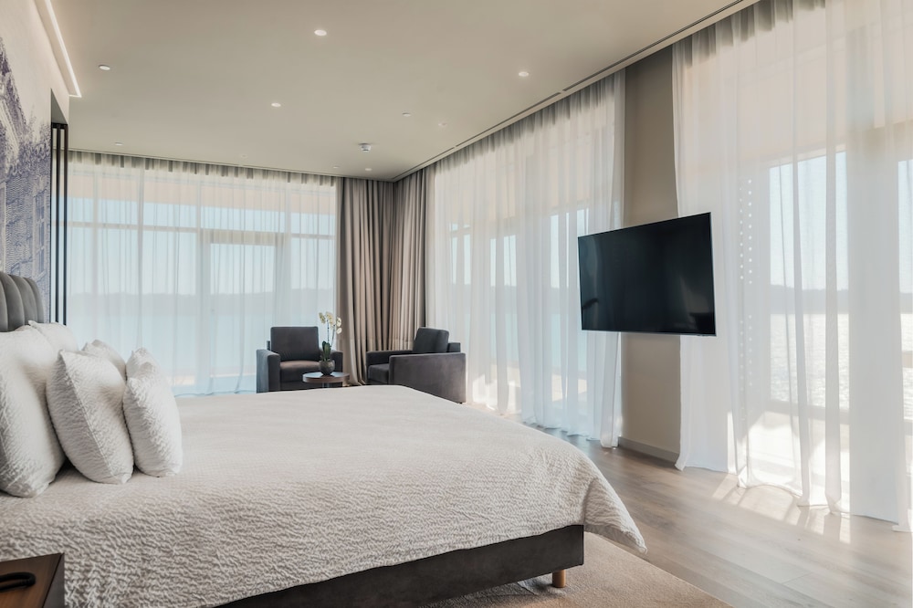 Deluxe Studio Suite