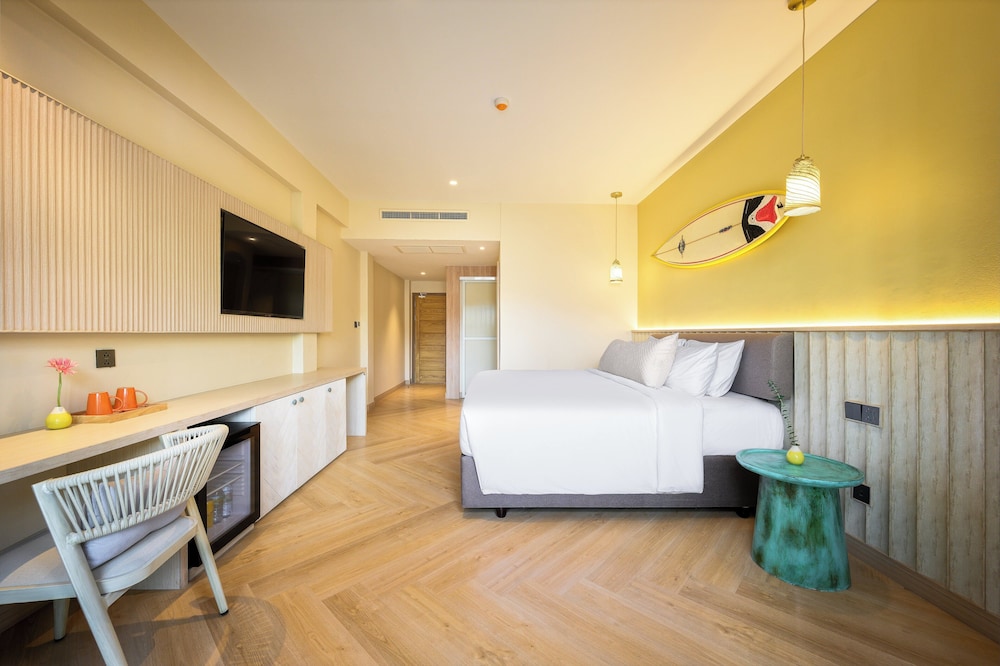 Deluxe Double Room, 1 King Bed, Balcony