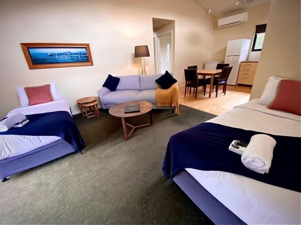 Family Cabin, 1 Bedroom photo 3