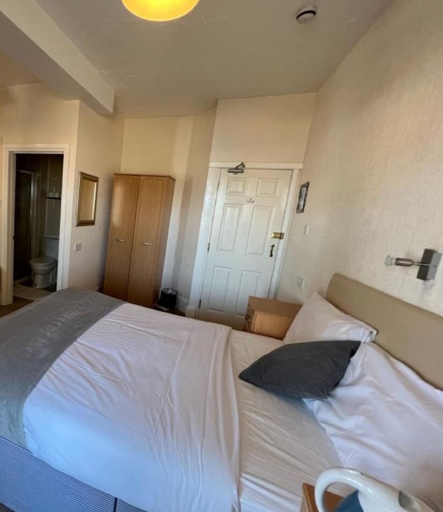 Standard Triple Room, Ensuite - Photo 4